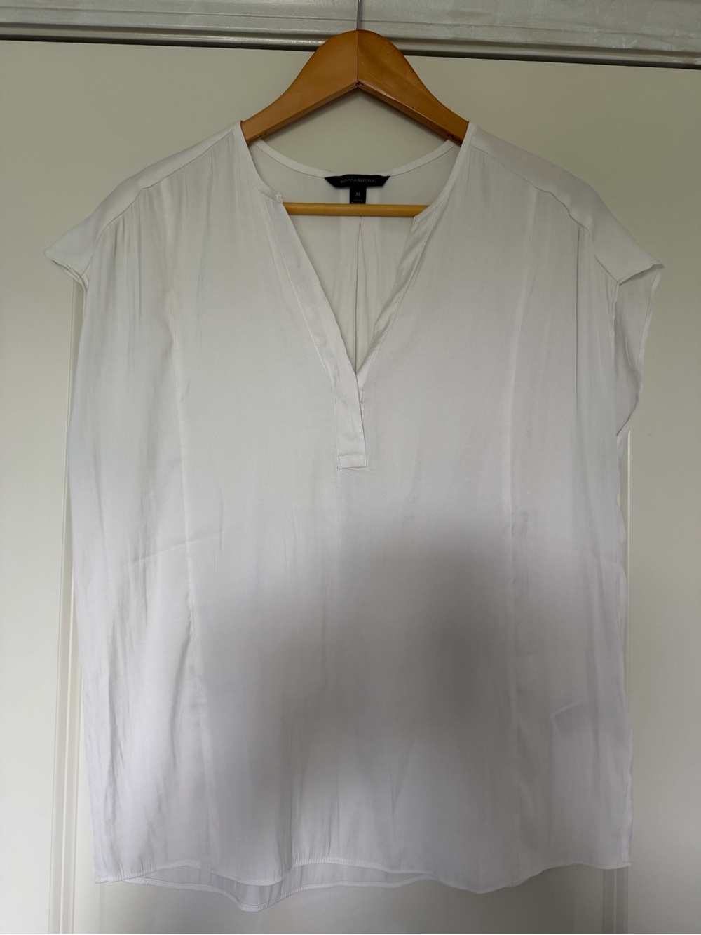 Banana Republic White Split V-Neck Cap Sleeve Blouse